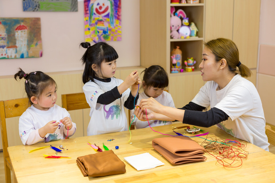 与自主开班相比幼儿美术培训班加盟机构具备哪些优势